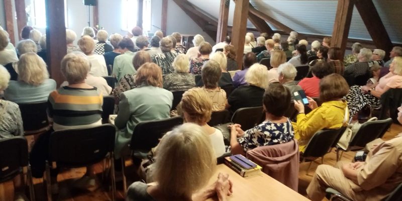 Kuldīgas Seniori sēž krēslos