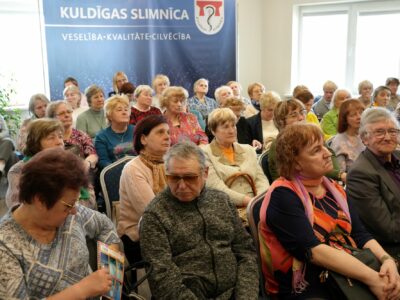 Kuldīgas seniori un nozares speciālisti diskutē par mentālo veselību un novada aktualitātēm